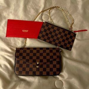 Auner crossbod/ wallet on a chain.